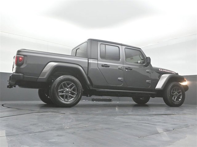 Used 2024 Jeep Gladiator Sport image 14