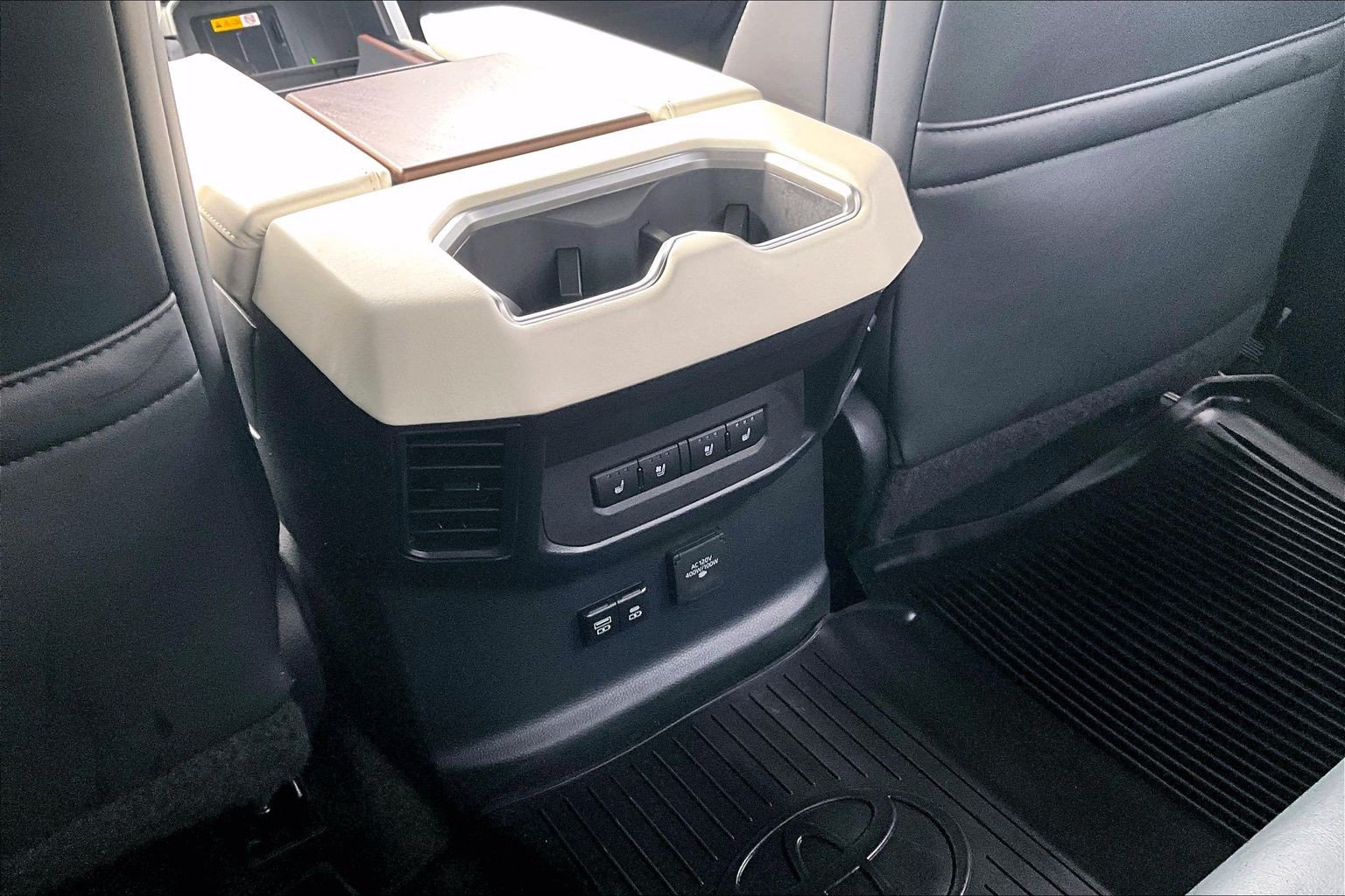 Used 2024 Toyota Tundra Capstone AWD/4WD image 34