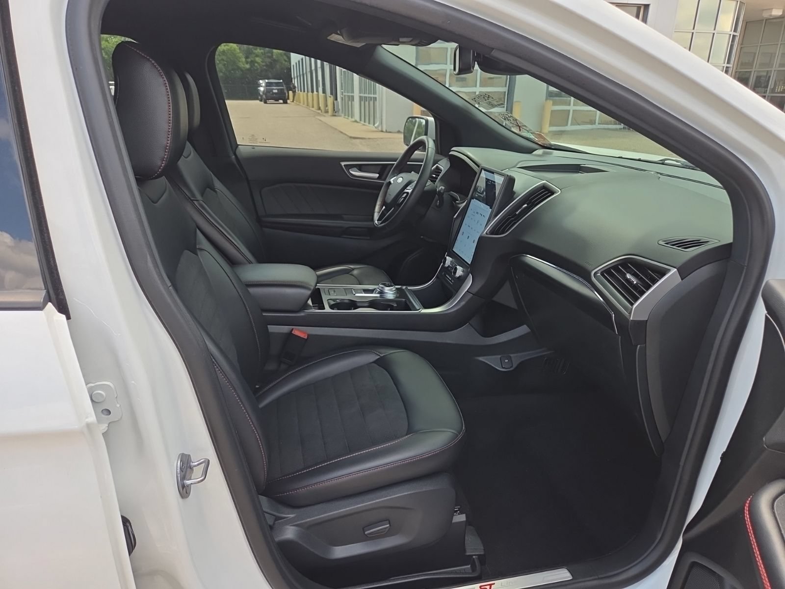 Certified 2024 Ford Edge ST-Line AWD/4WD image 13