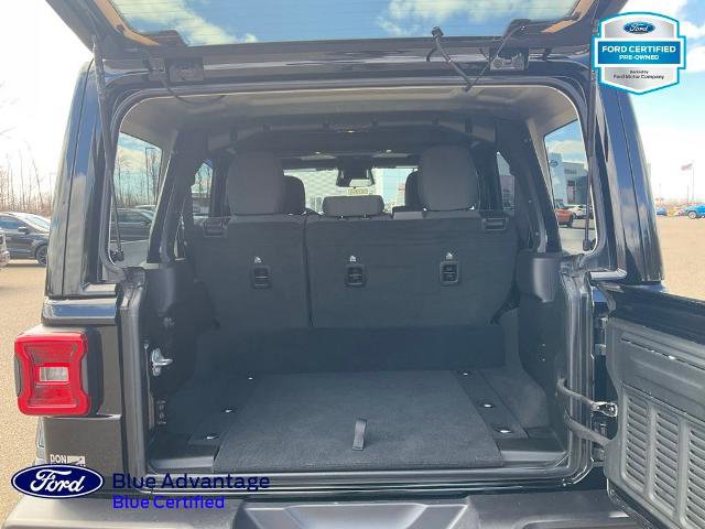 Used 2025 Jeep Wrangler Unlimited Sahara AWD/4WD image 21