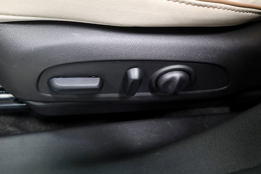 Used 2024 Buick Encore GX Avenir w/ Avenir Technology Package image 24