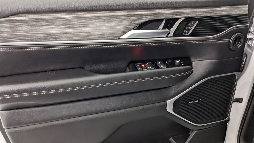 Used 2024 Jeep Wagoneer Series III image 28