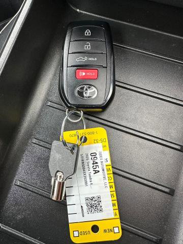 Used 2025 Toyota Tundra Limited image 21