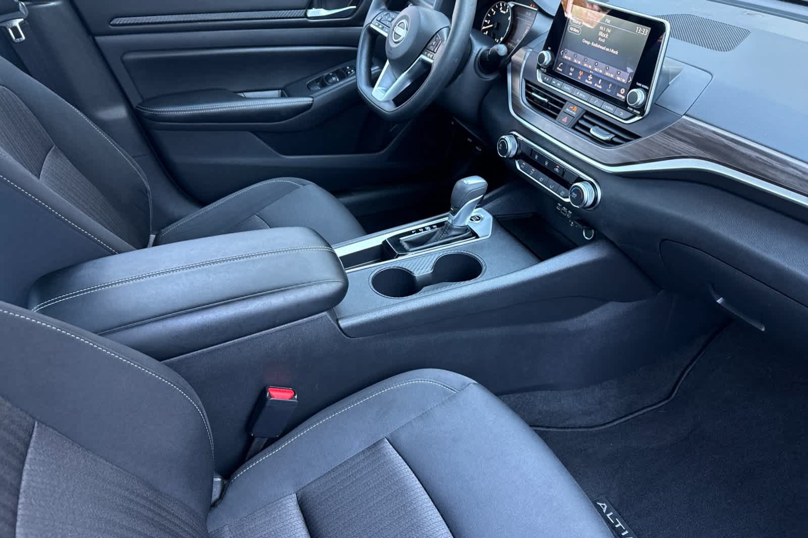 Used 2025 Nissan Altima 2.5 SV FWD image 15
