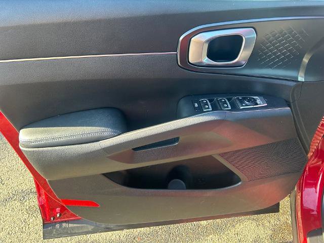 Used 2023 Kia Sorento EX image 17