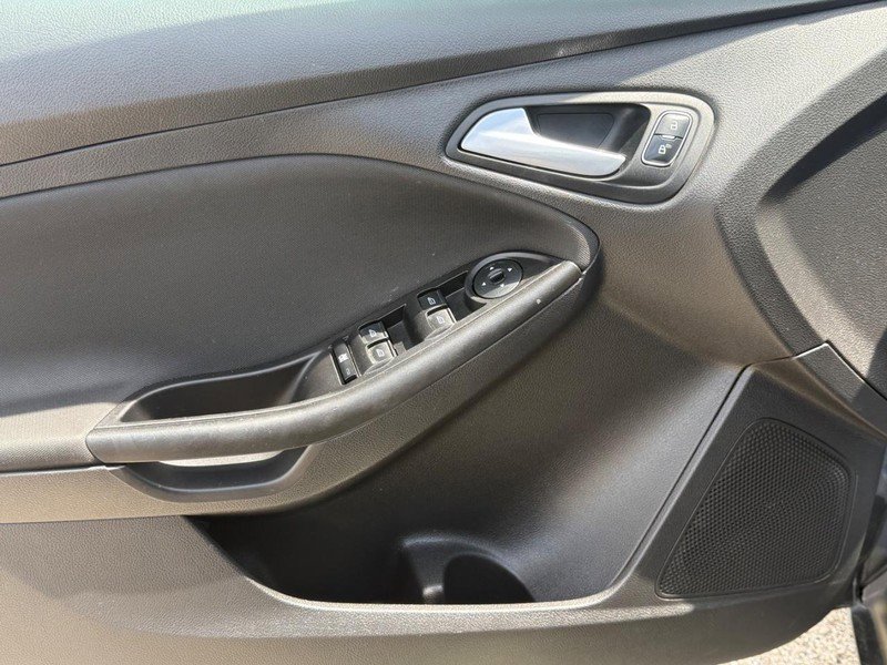 Certified 2018 Ford Focus SE FWD image 25