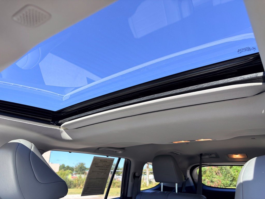Used 2020 Toyota Highlander XLE AWD/4WD image 21