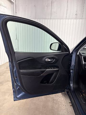 Used 2020 Jeep Cherokee Limited AWD/4WD image 8