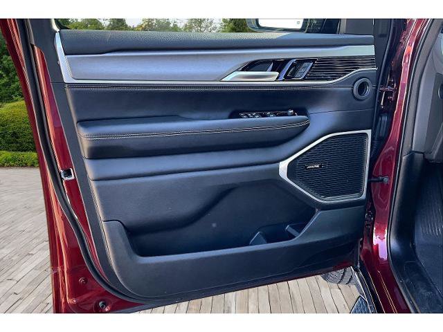 Used 2025 Jeep Wagoneer Series II AWD/4WD image 19