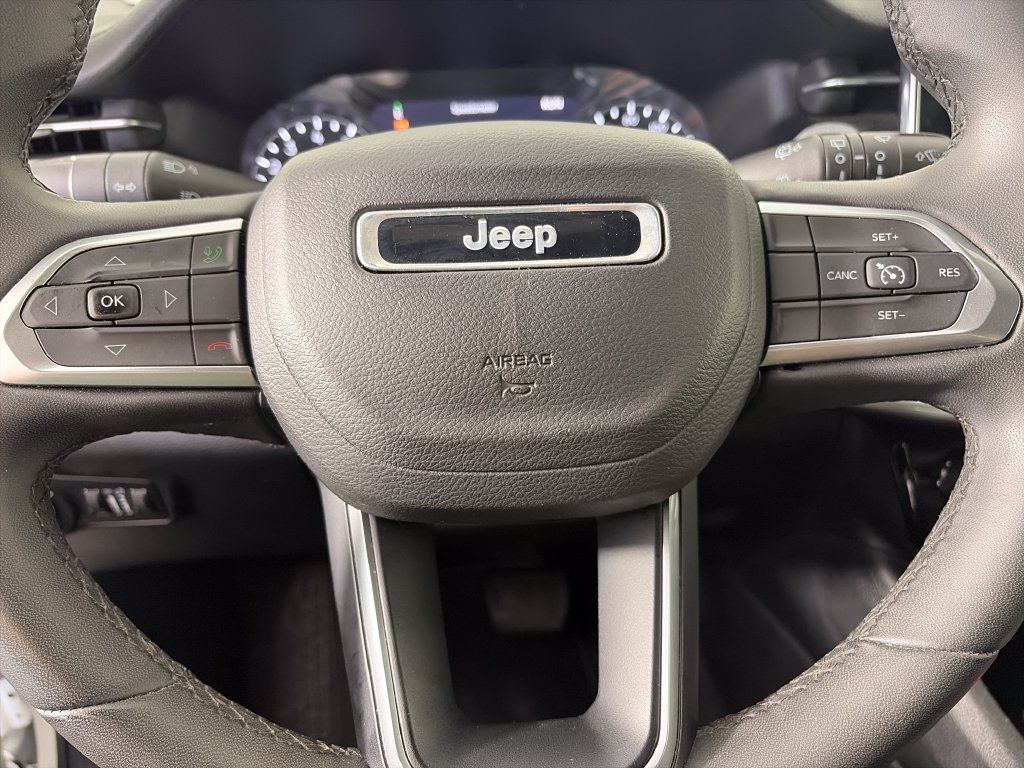 Used 2024 Jeep Compass Latitude AWD/4WD image 16