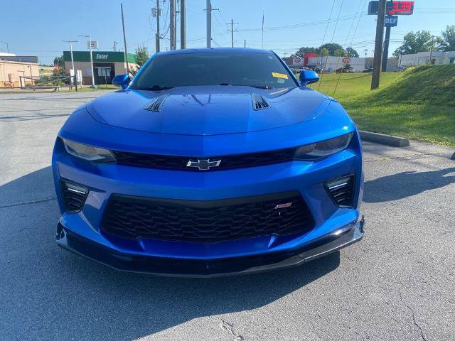 Used 2018 Chevrolet Camaro SS RWD image 2