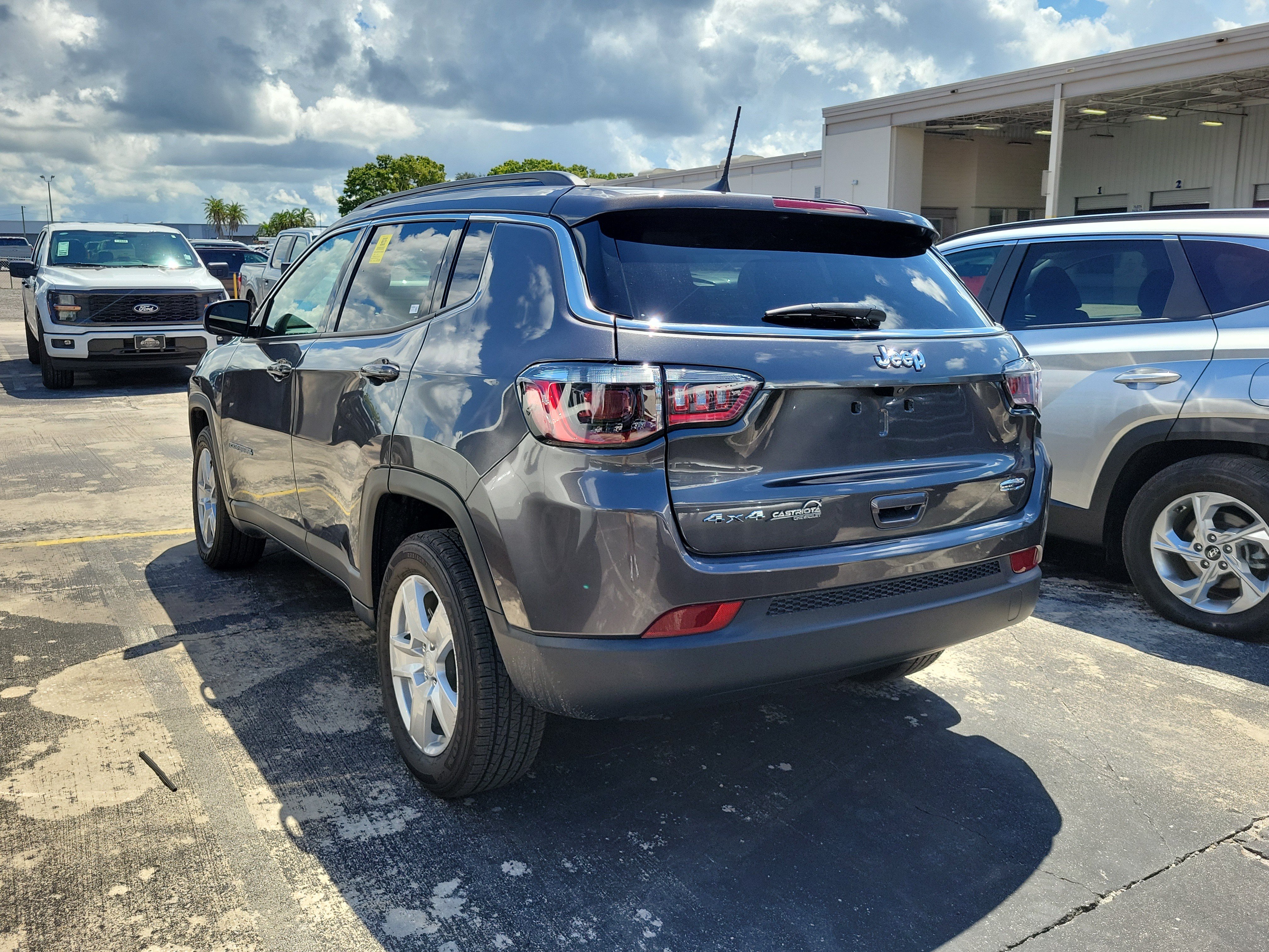 Used 2022 Jeep Compass Latitude w/ Convenience Group AWD/4WD image 4