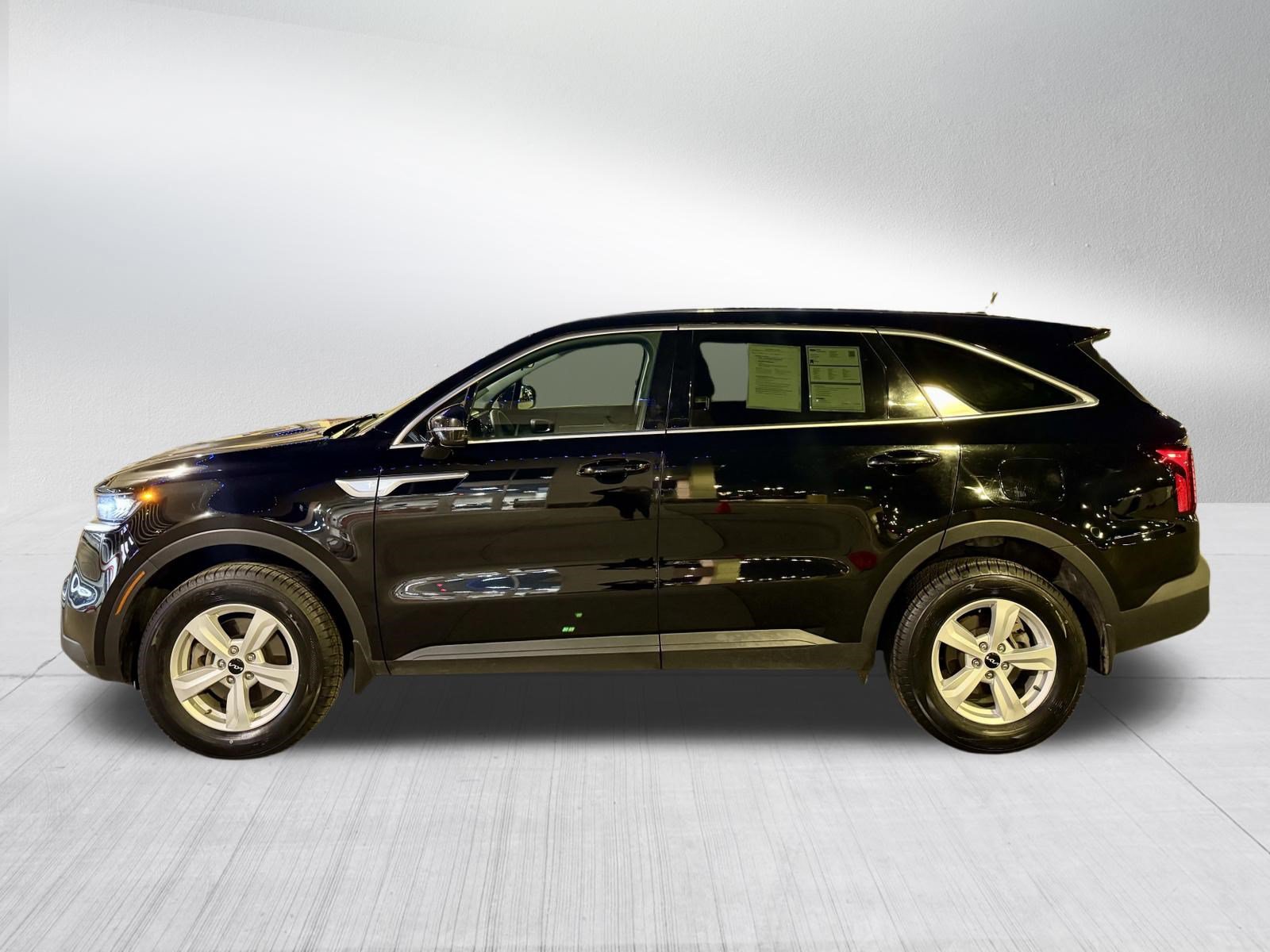 Used 2023 Kia Sorento LX AWD/4WD image 4