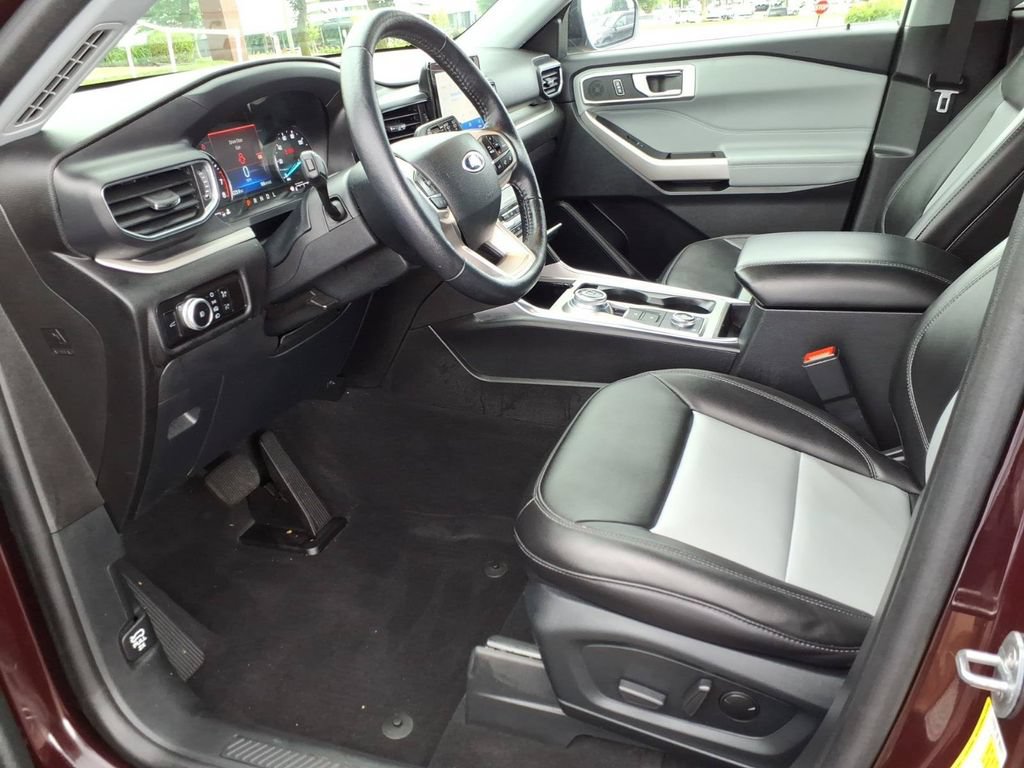 Certified 2023 Ford Explorer XLT w/ Equipment Group 202A AWD/4WD image 10