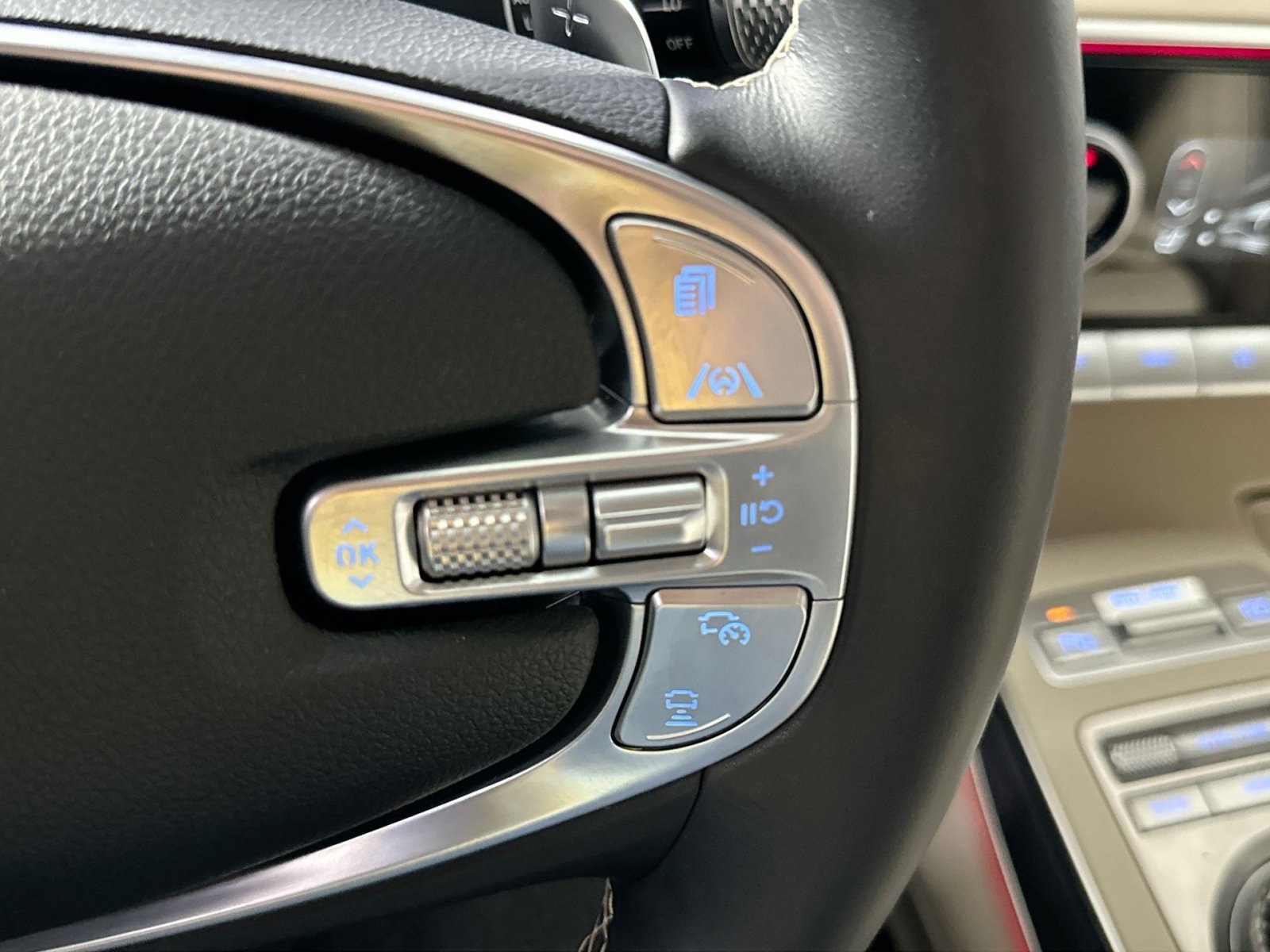 Used 2024 Genesis GV70 2.5T w/ Advanced Package image 19