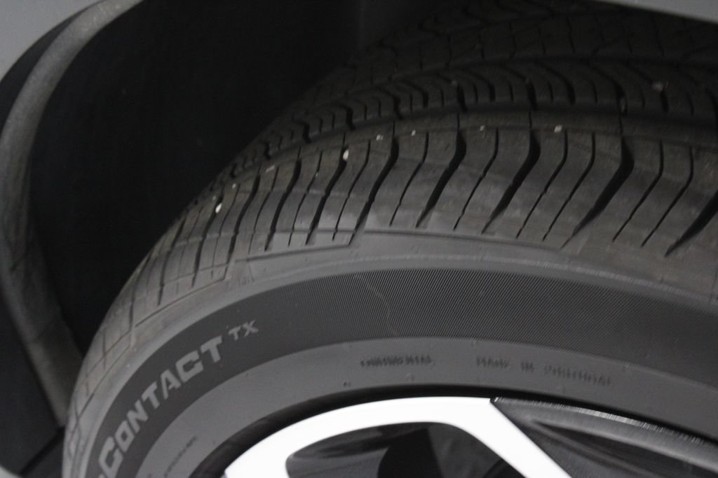 Used 2024 Chevrolet Trax RS w/ Sunroof Package FWD image 19