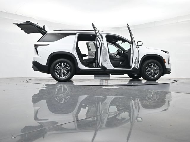 Used 2025 Chevrolet Traverse LT FWD image 58
