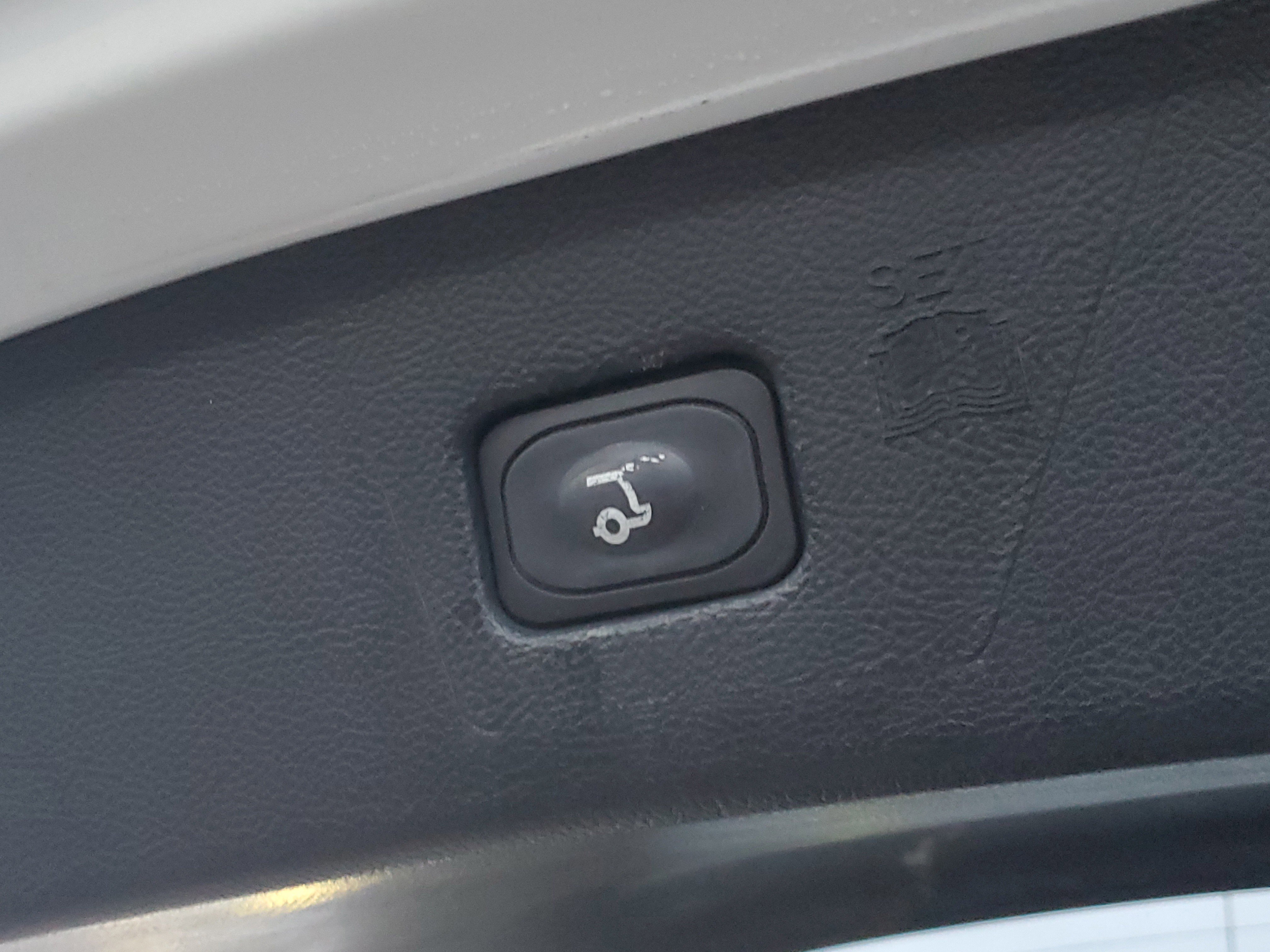 Certified 2022 Ford Edge ST w/ Equipment Group 401A image 8