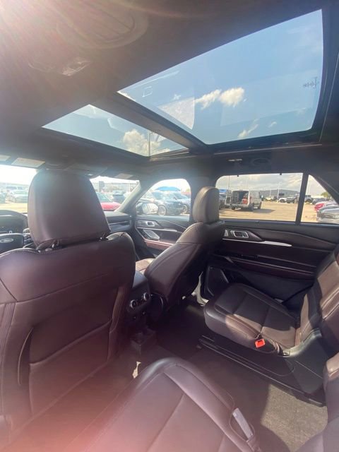 Certified 2025 Ford Explorer Platinum RWD image 7