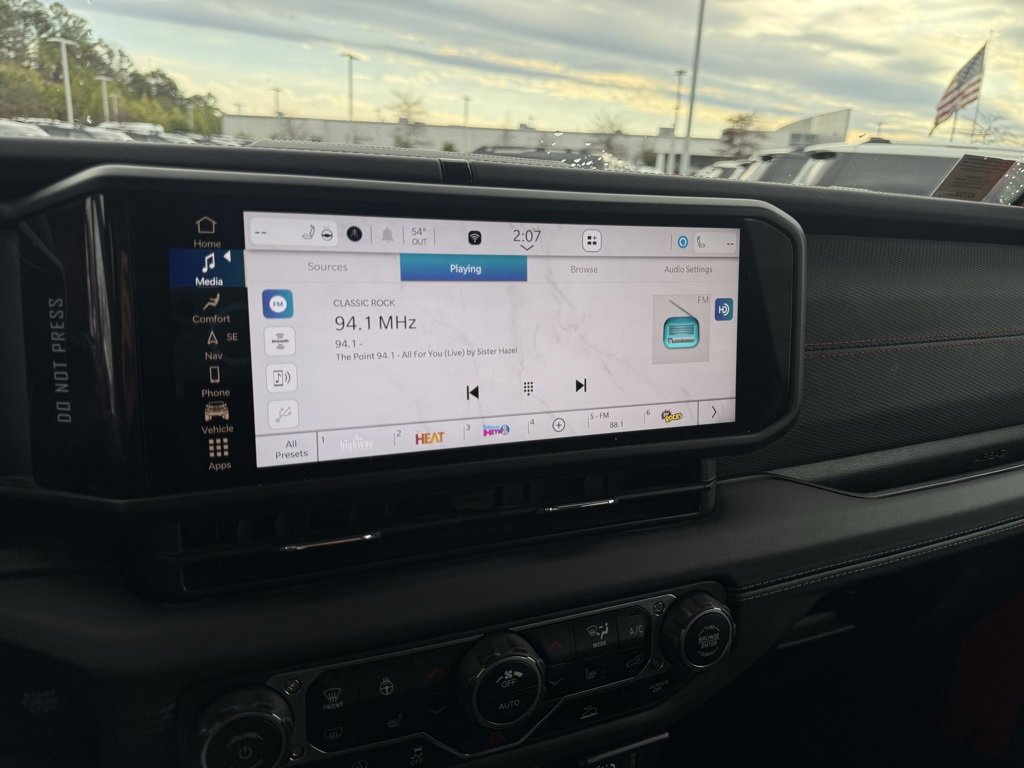 Used 2024 Jeep Gladiator Rubicon w/ Technology Group image 17