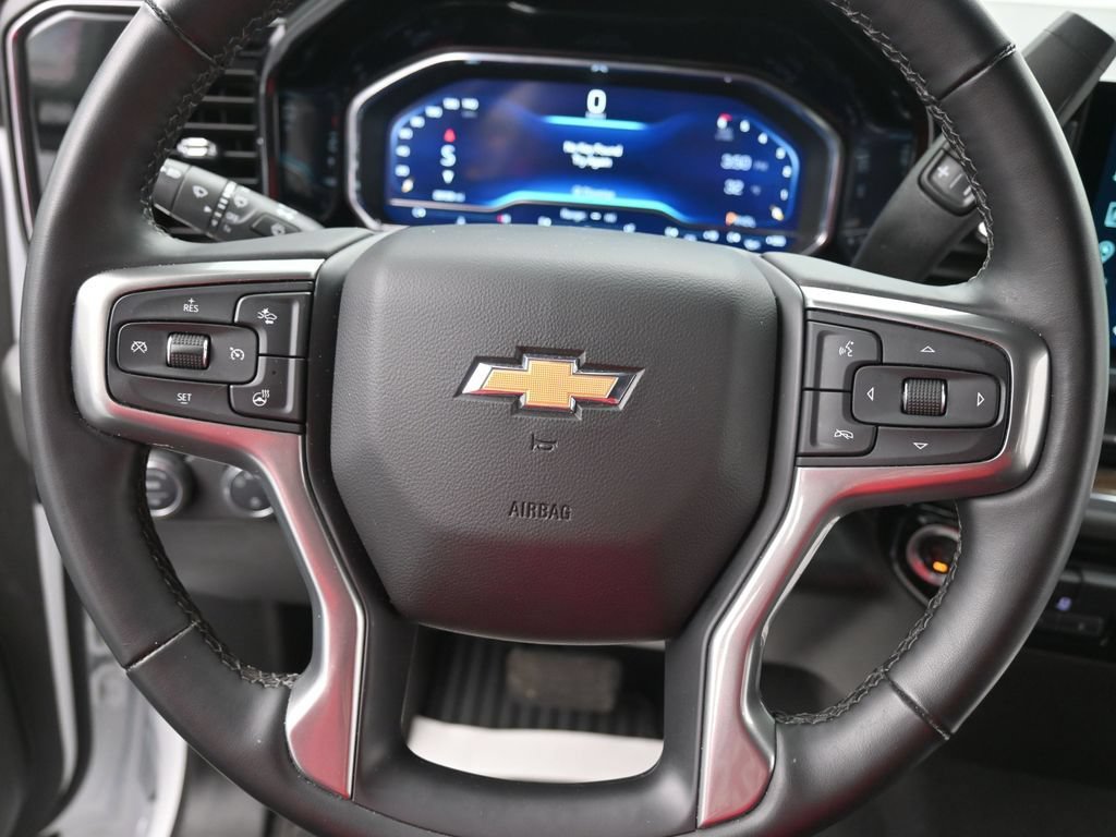Used 2025 Chevrolet Silverado 1500 LT AWD/4WD image 14