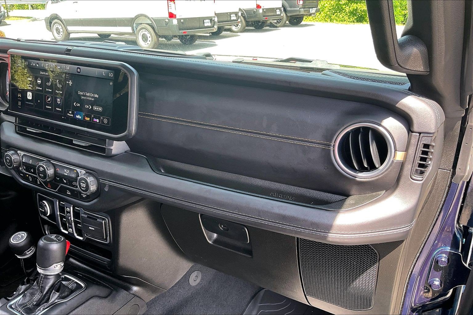 Used 2025 Jeep Gladiator Sport w/ Premium Package AWD/4WD image 16