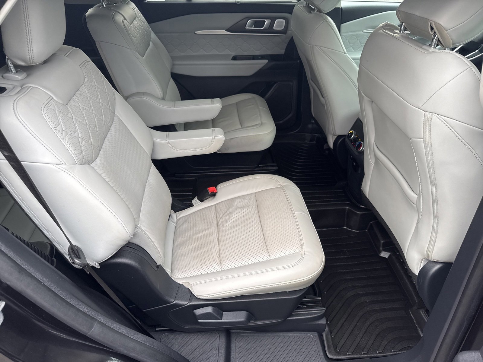 Certified 2025 Ford Explorer Platinum w/ LUX Leather Package image 14