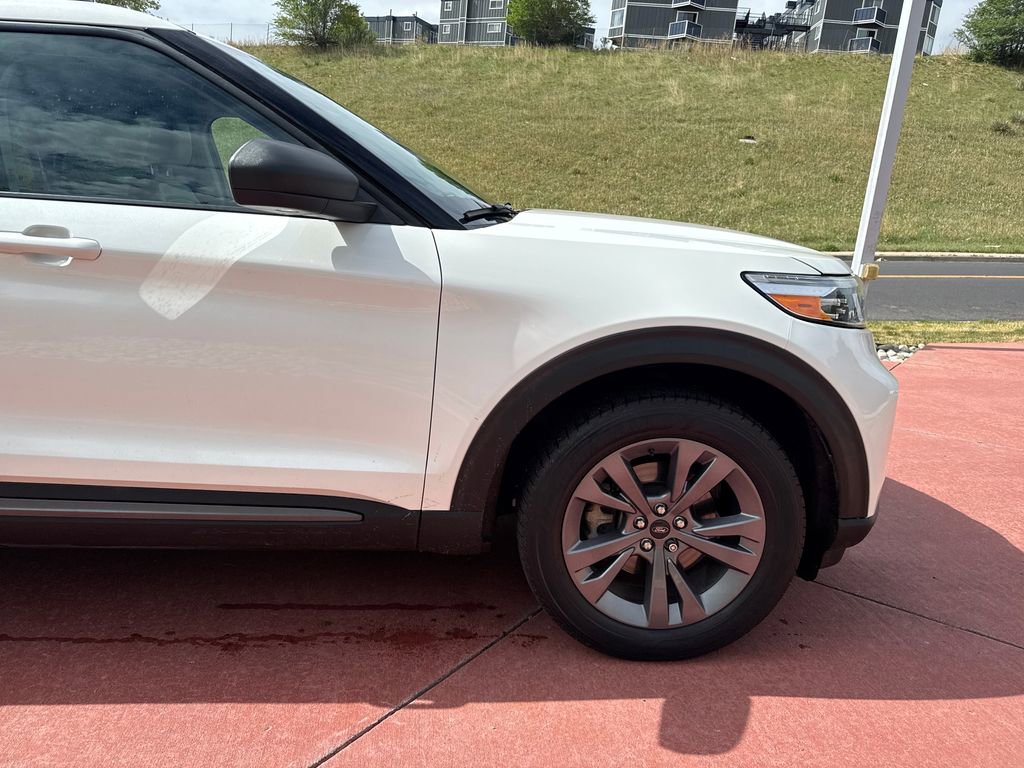 Certified 2021 Ford Explorer XLT w/ Equipment Group 202A AWD/4WD image 35