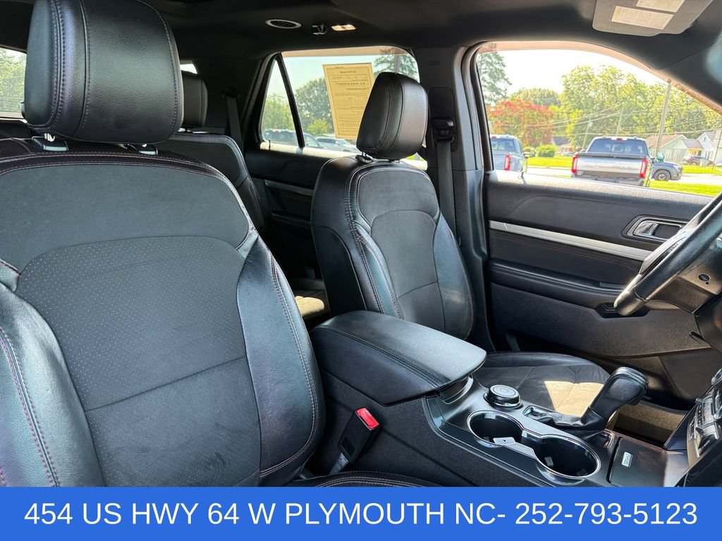 Certified 2018 Ford Explorer XLT w/ Equipment Group 202A AWD/4WD image 17