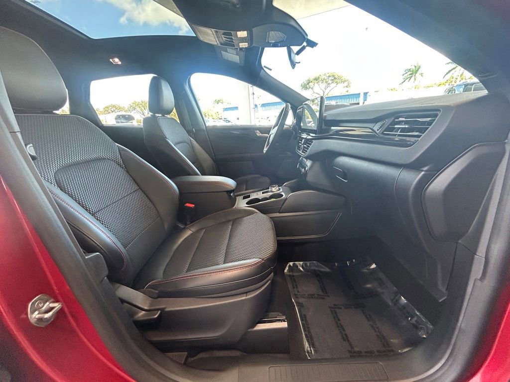 Certified 2025 Ford Escape ST-Line w/ Equipment Group 301A image 25