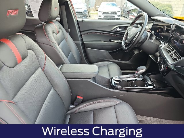 Used 2024 Chevrolet Trax RS w/ Sunroof Package FWD image 12