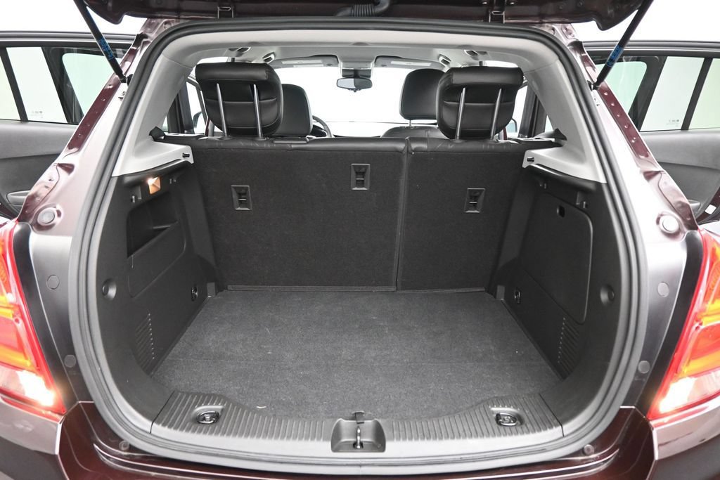 Used 2020 Chevrolet Trax LT w/ LT Convenience Package FWD image 17