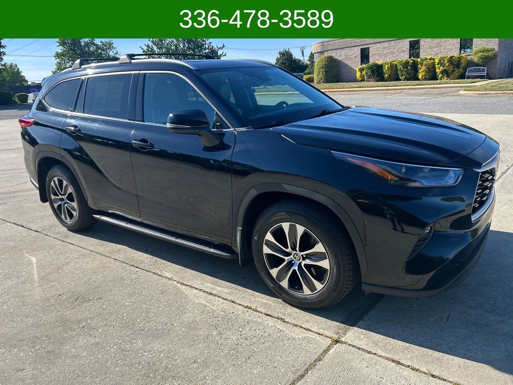 Used 2022 Toyota Highlander XLE FWD image 7