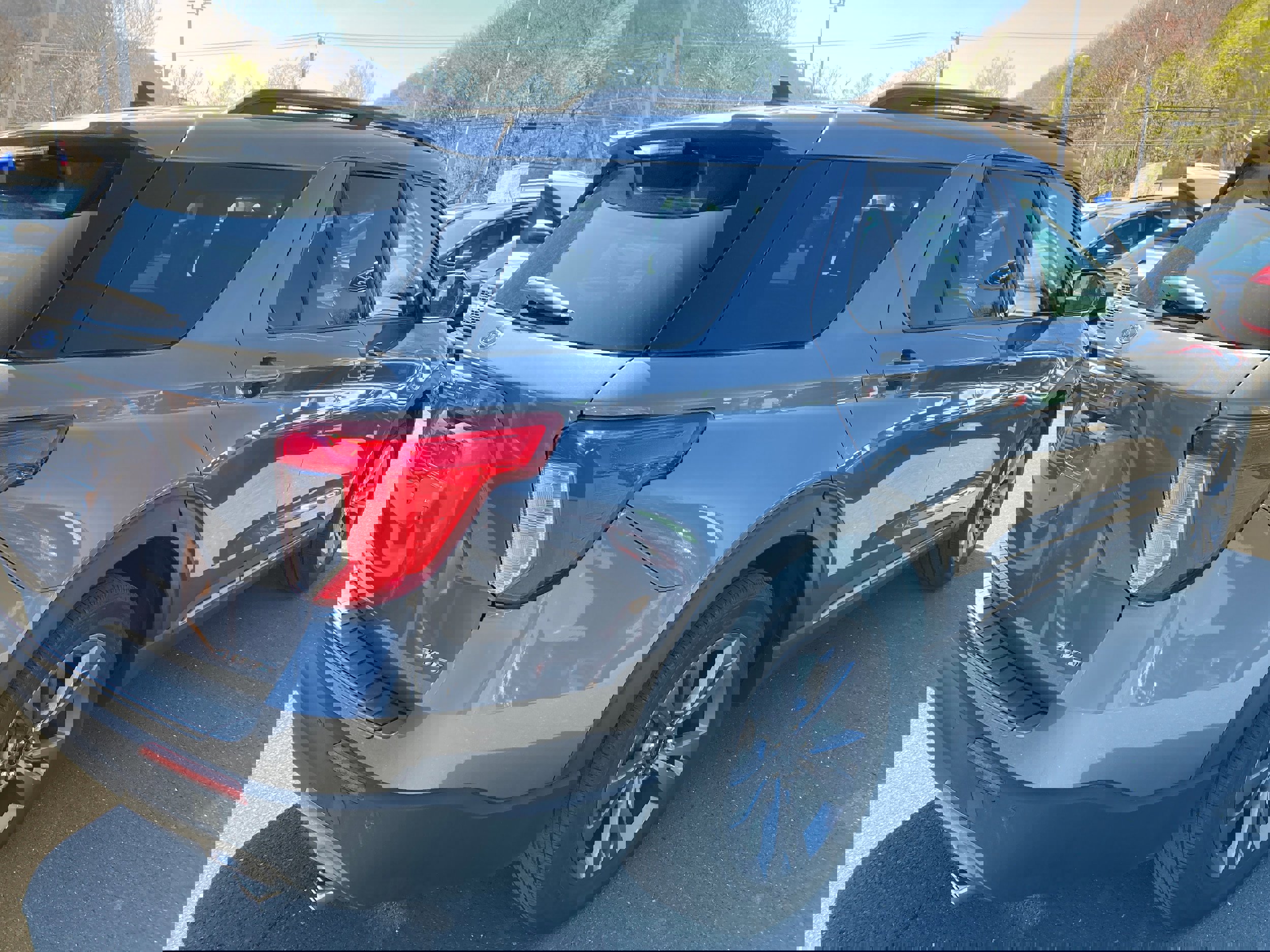 Certified 2022 Ford Explorer XLT w/ Equipment Group 202A image 4