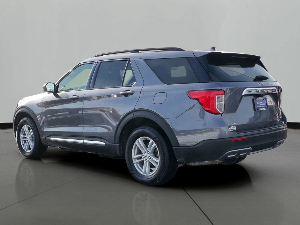 Certified 2022 Ford Explorer XLT w/ Equipment Group 202A image 3