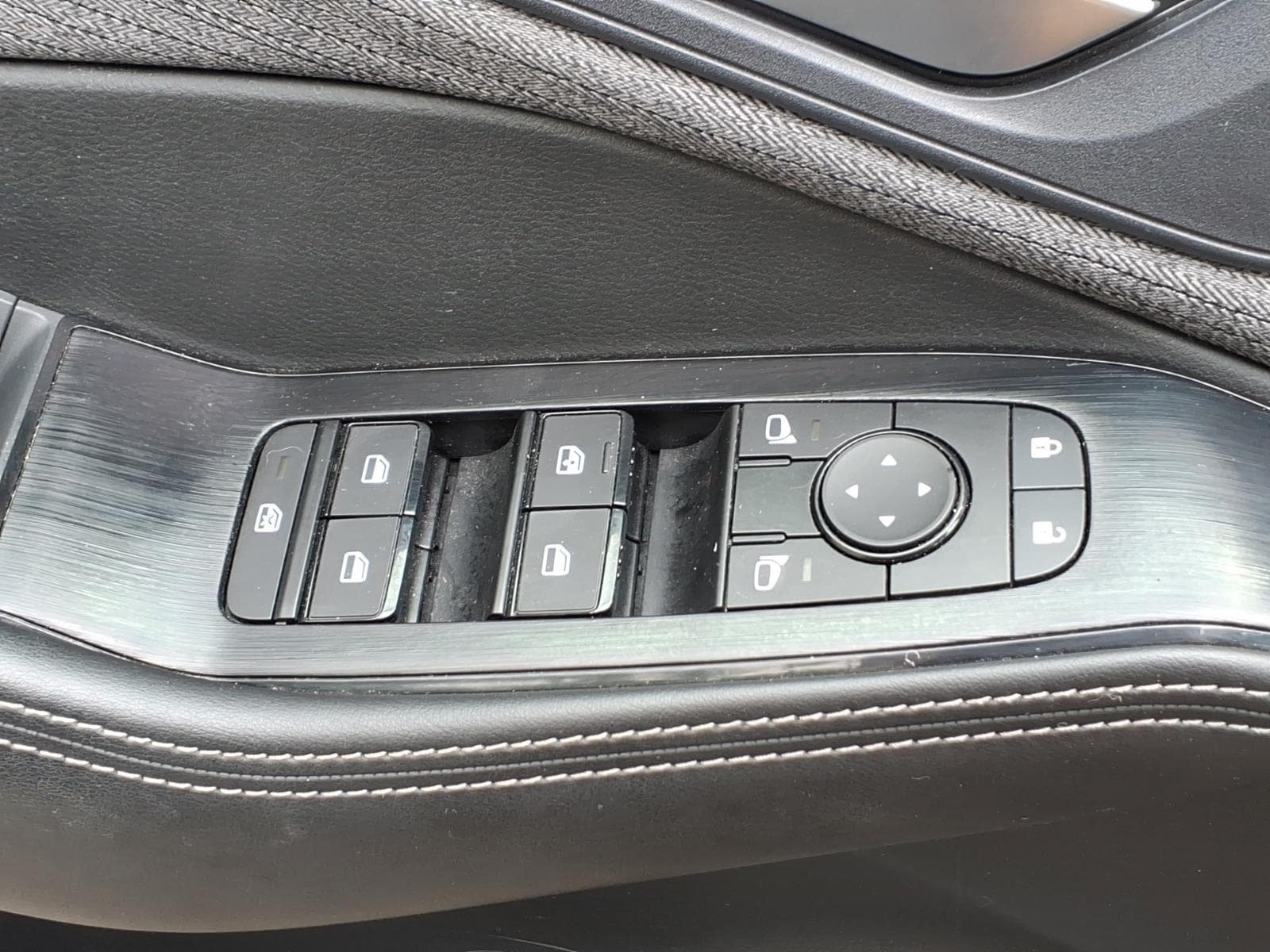 Used 2023 Nissan Rogue SV AWD/4WD image 23