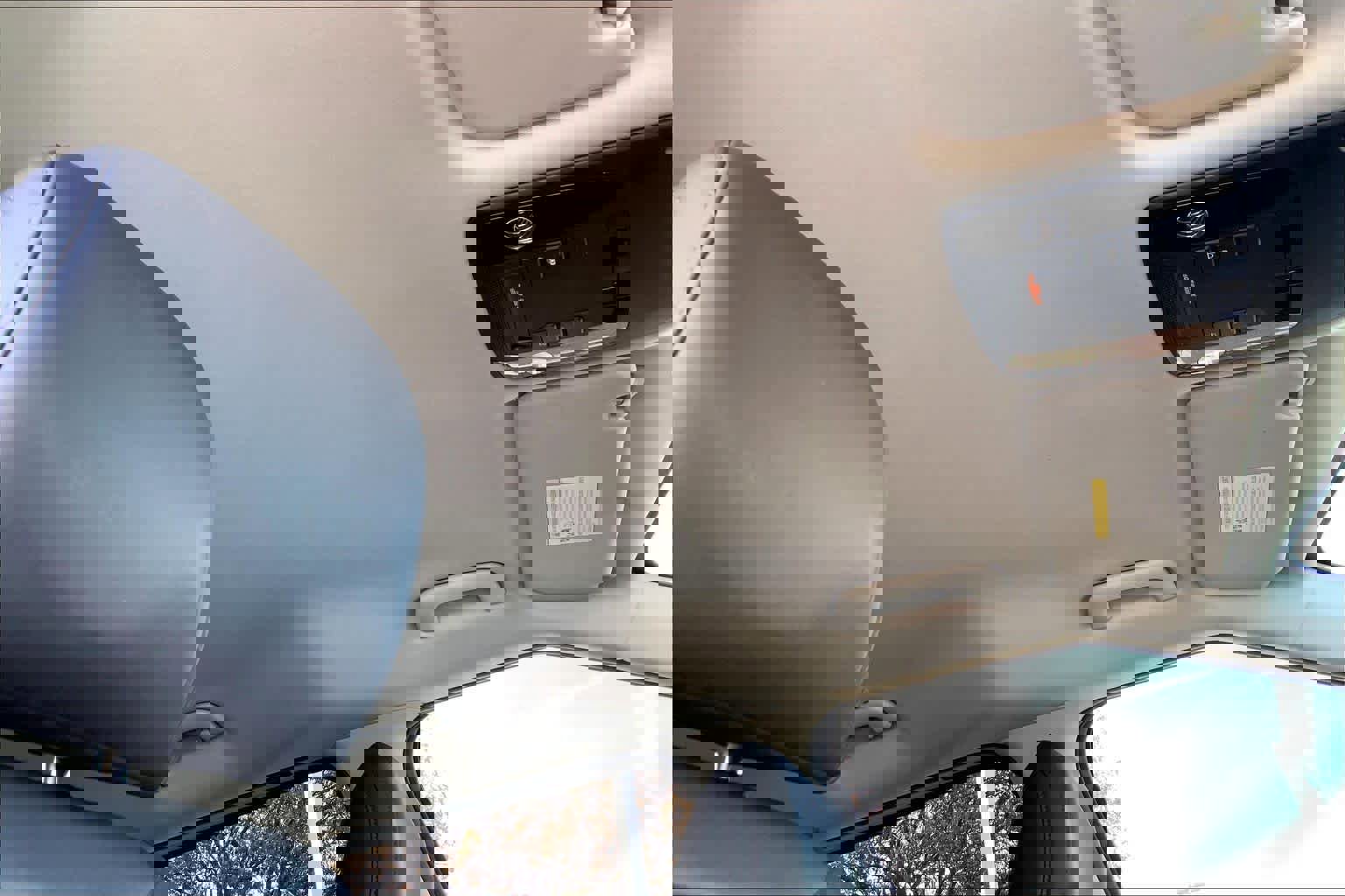 Used 2023 Kia Carnival LX image 12