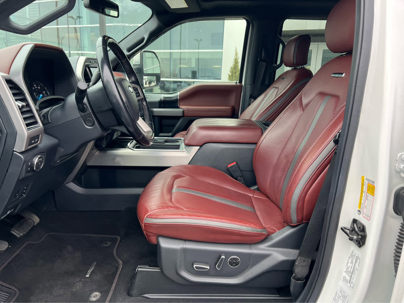 Certified 2022 Ford F450 Platinum w/ FX4 Off-Road Package image 29