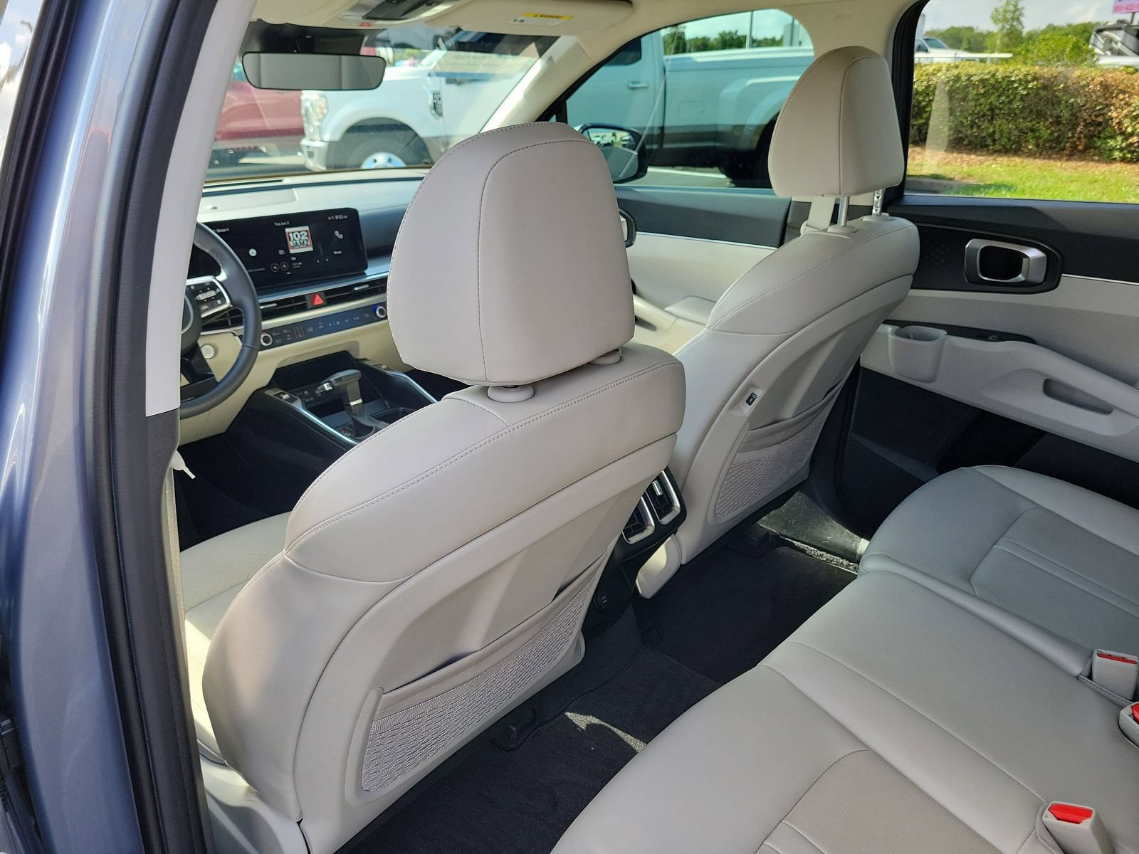 Used 2025 Kia Sorento S FWD image 9