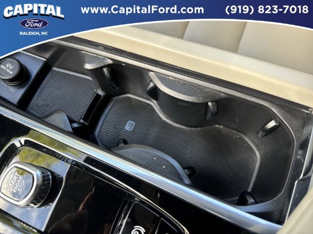 Used 2025 Volvo XC60 B5 Plus w/ Protection Package Premier AWD/4WD image 32