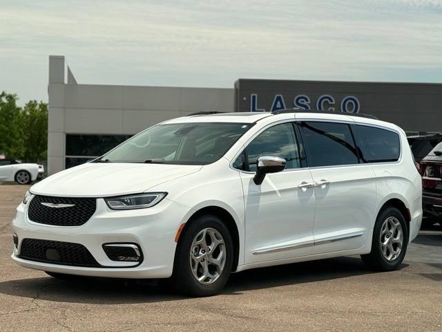 Used 2023 Chrysler Pacifica Limited FWD image 49