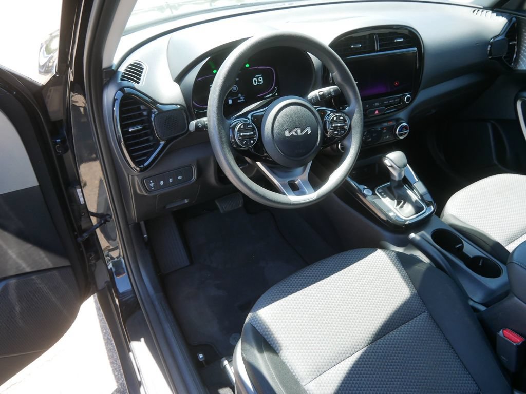 Used 2023 Kia Soul S FWD image 11