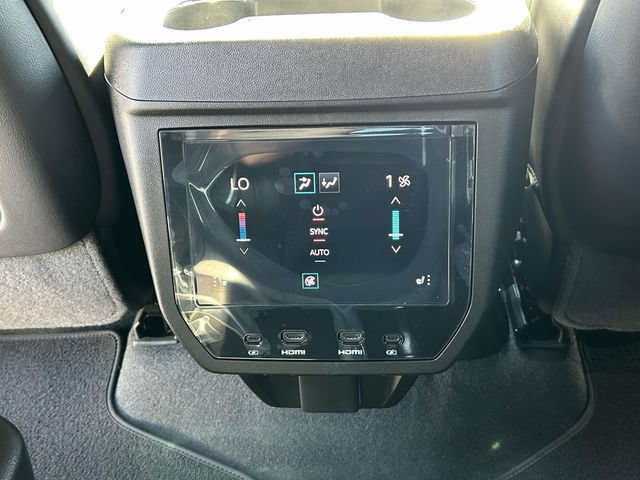 Used 2025 GMC Yukon AT4 Ultimate AWD/4WD image 14