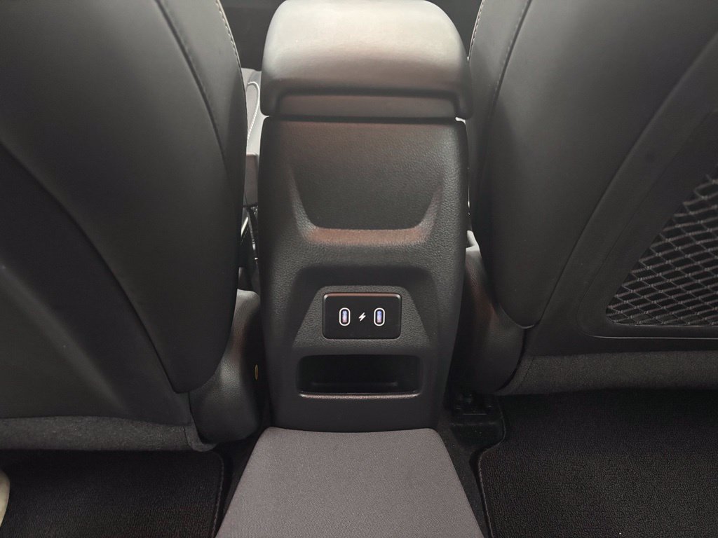 Used 2024 Hyundai Venue Limited FWD image 38