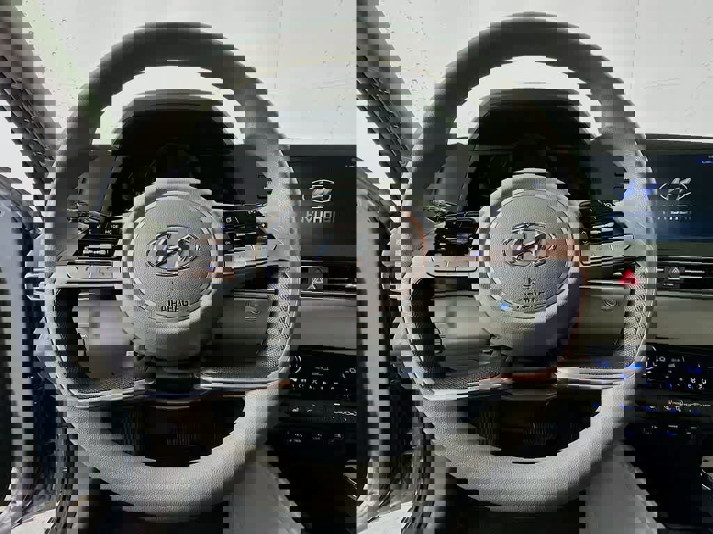 Used 2021 Hyundai Elantra Blue w/ Cargo Package image 18