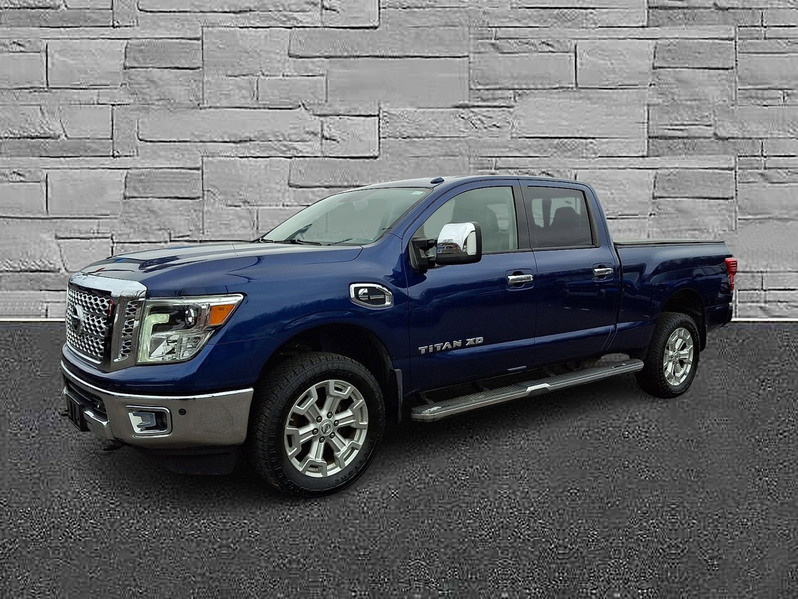 Used 2017 Nissan Titan SL AWD/4WD image 5