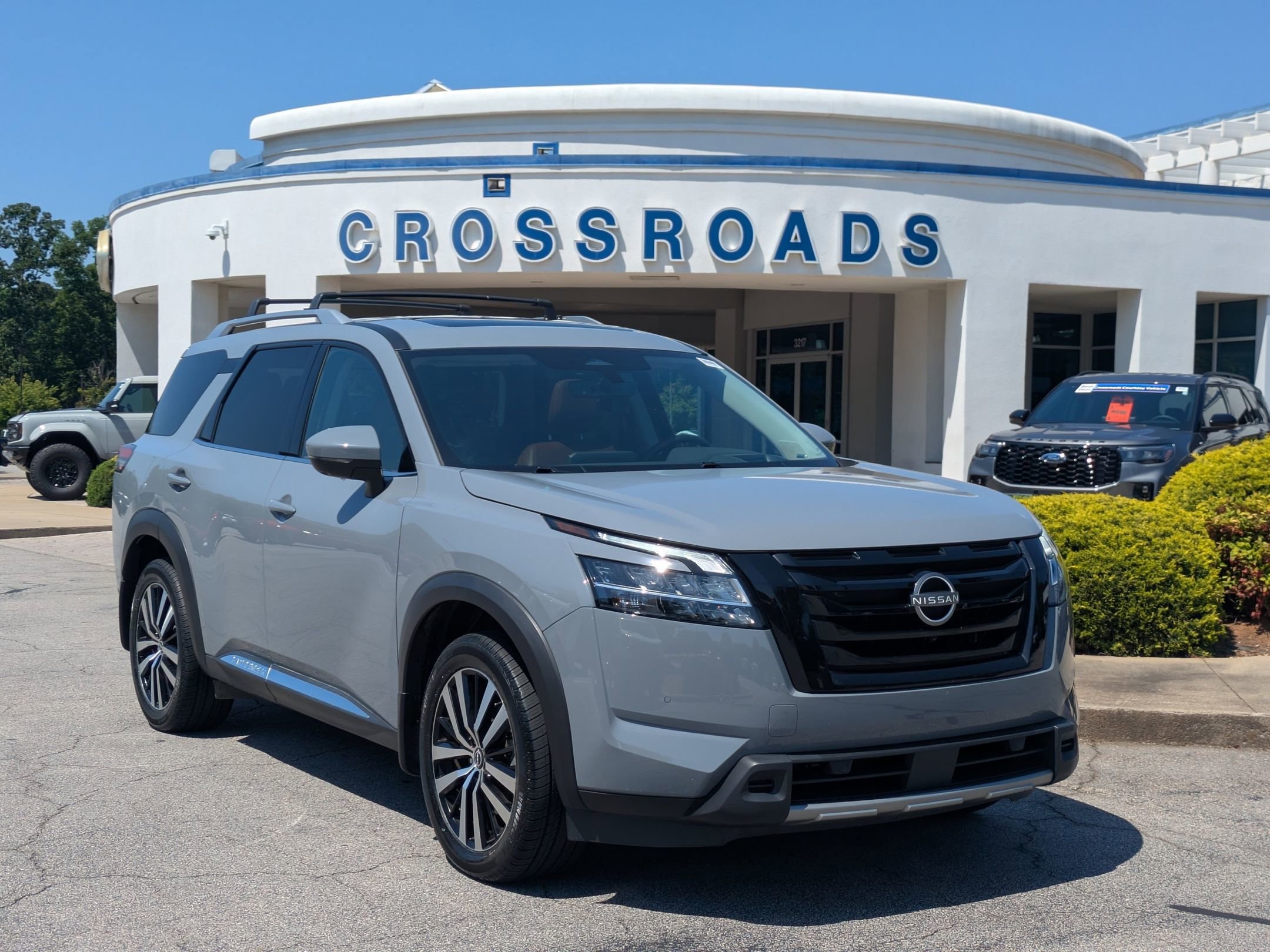 Used 2024 Nissan Pathfinder Platinum w/ Black Appearance Package