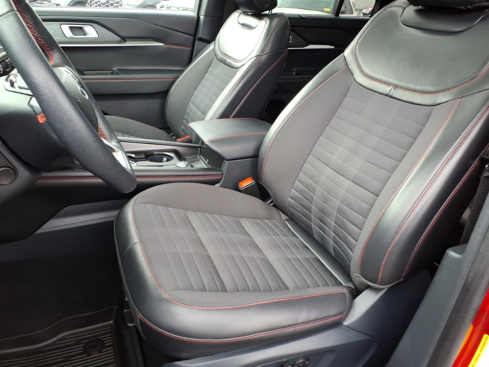 Certified 2025 Ford Explorer ST-Line w/ Premium Package AWD/4WD image 21