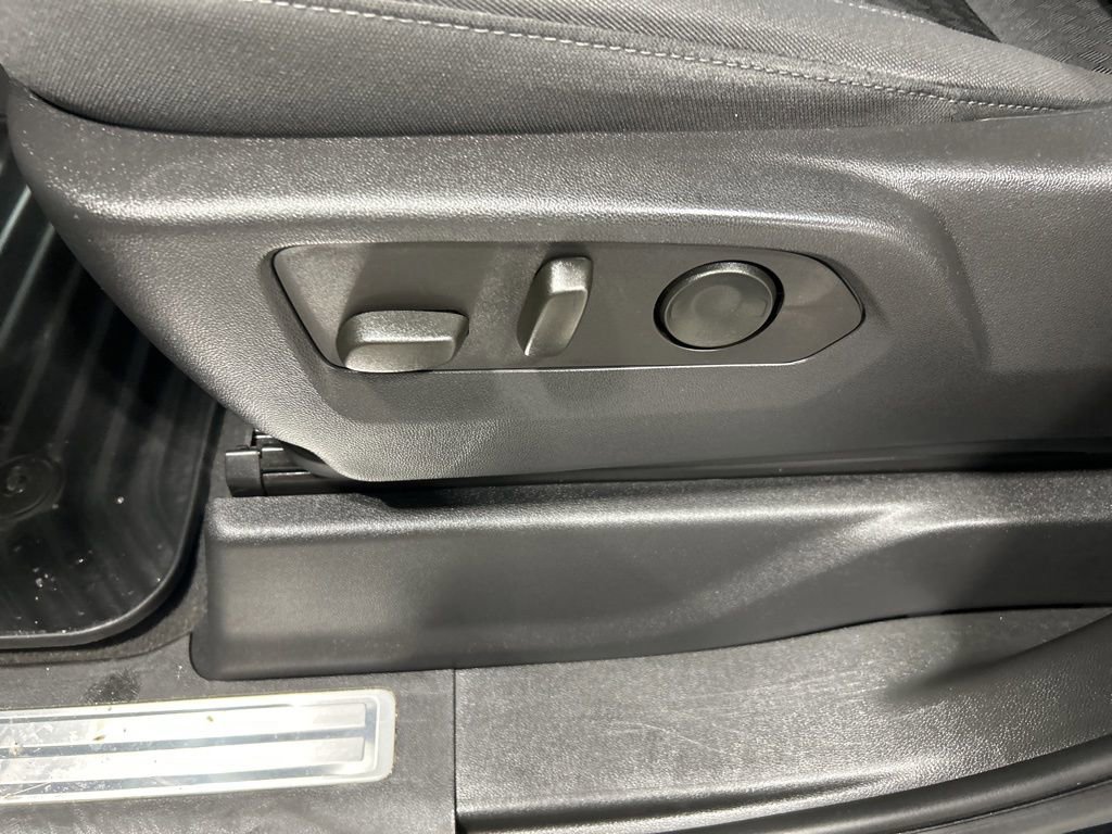 Used 2023 Chevrolet Silverado 1500 LT image 11