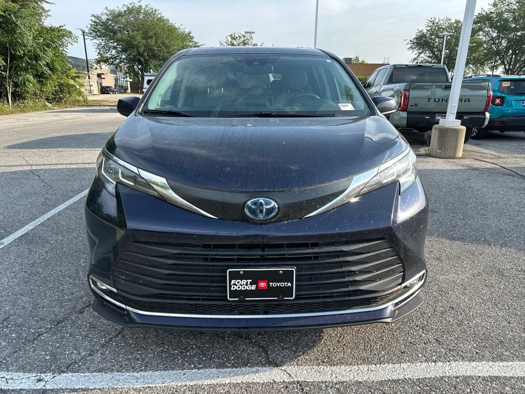 Used 2021 Toyota Sienna XLE w/ XLE Plus Package FWD image 10
